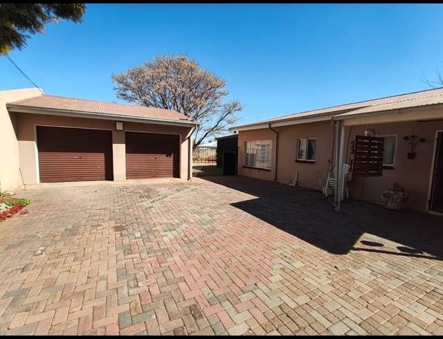 3 BEDROOM HOUSE TO LET IN KOOKRUS